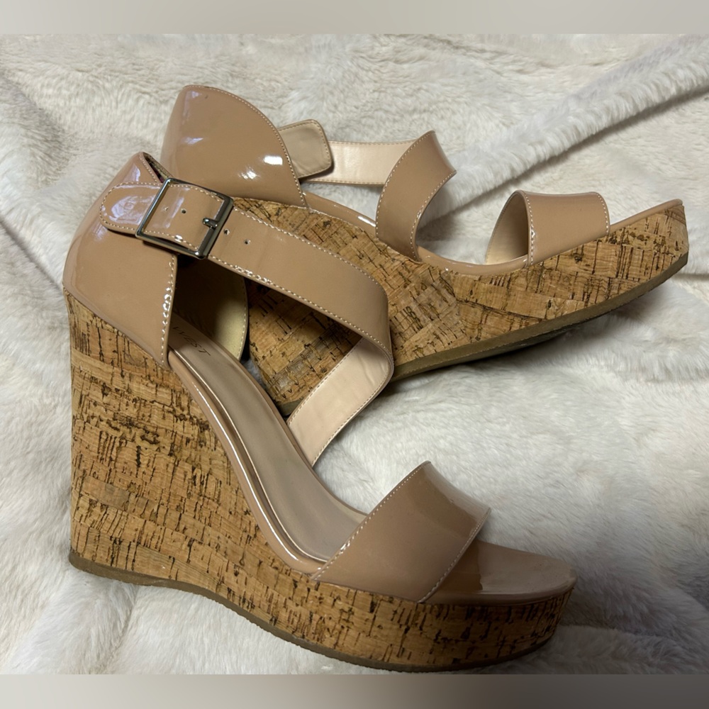 Nine West nude wedges 
Women’s size 9.5US